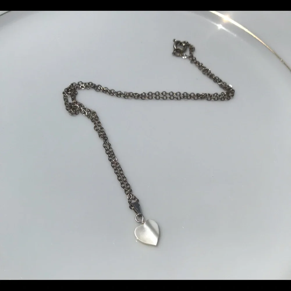 Tiny Shiny Pearly Heart shaped necklace. - Picture 9 of 10